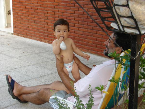 Verano del 2007, en la puerta de casa.