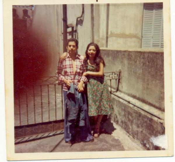 Marta y Miguel, mis hemanos. La foto es del 70, se nota no?
